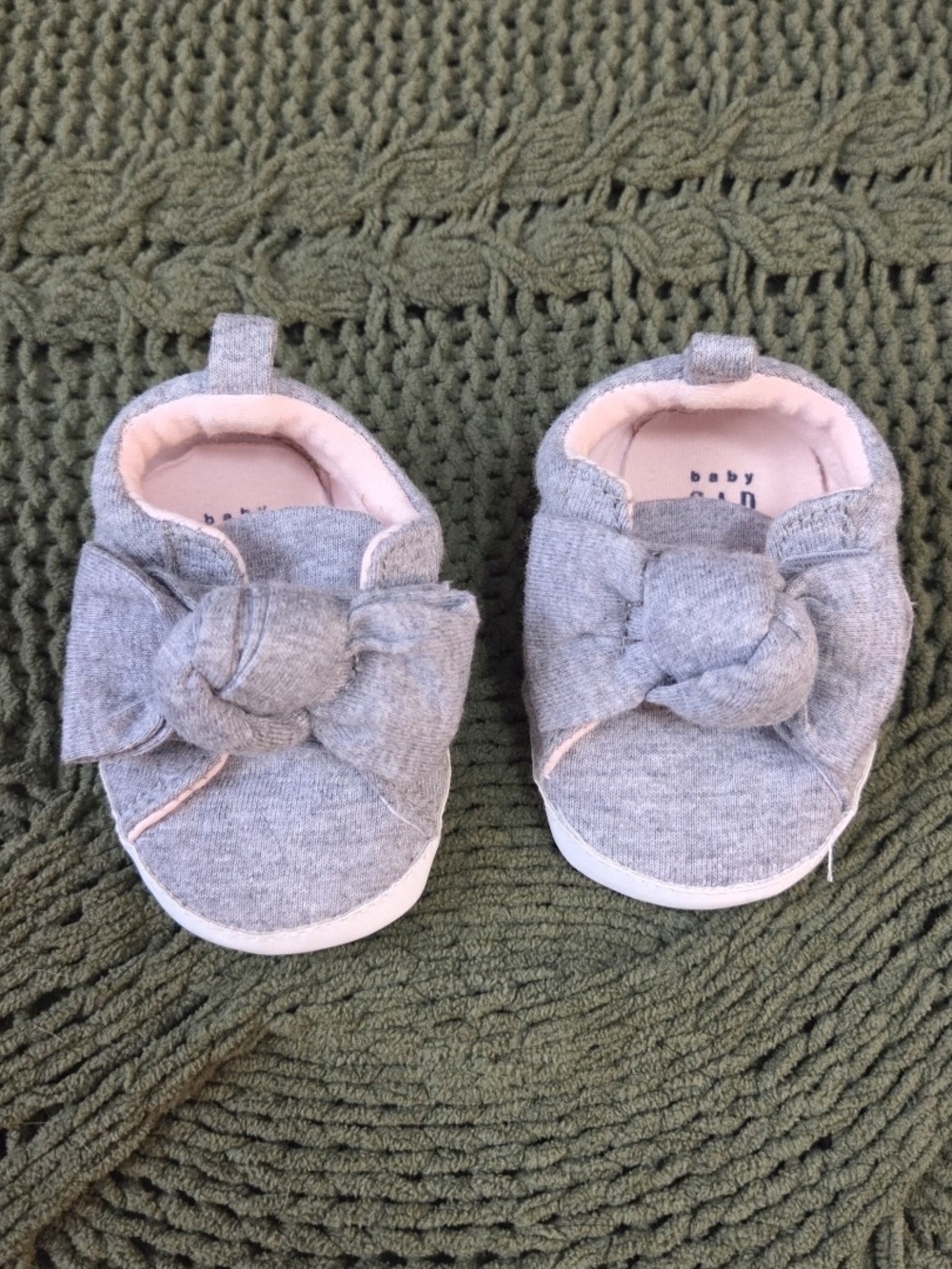 Baby Gap Slip On Infant Shoes Gray Bow Size 0-3 Months